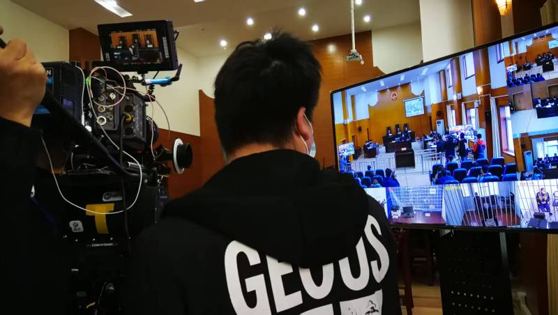 AI生成VS人工创意——清河门区广告片拍摄公司的技术浪漫主义实践